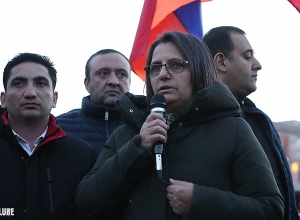 «Я обращаюсь к так называемому премьер-министру: Выходи, я жду тебя»: Карин Тоноян