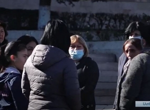 Շուշիի մի խումբ բնակիչներ ԱՀ նախագահականի առջև իրենց հուզող հարցերի պատասխաններն էին  ուզում ստանալ