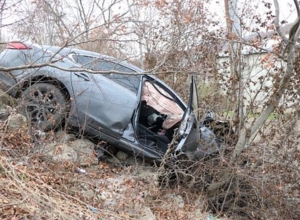 Ստեփանակերտ քաղաքի Նաբերեժնայա փողոցում, «Նաբերեժնայա» ռեստորանի մոտակայքում ավտոմեքենա է ընկել ձորը