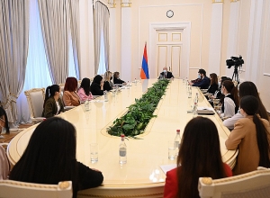 Армен Саркисян провёл встречу с группой будущих журналистов