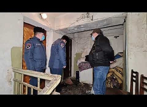 В сгоревшей квартире нашли труп 89-летней женщины со следами насилия