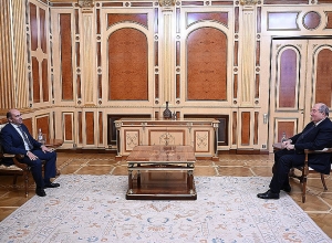 Արմեն Սարգսյանն ընդունել է «Լուսավոր Հայաստան» կուսակցության ղեկավար Էդմոն Մարուքյանին