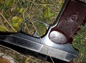 Во время ночной службы полиция обнаружила пистолет Макарова