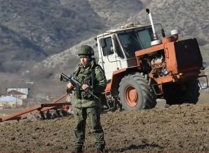 Ասկերանում խաղաղապահներն ապահովել են մոտ 20 հա հողատարածքների մշակման անվտանգությունը