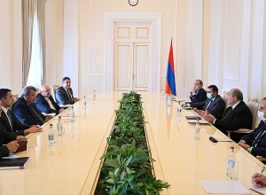 Արմեն Սարգսյանն ընդունել է Մուին Էլիաս Յուսեֆ Խուրիի գլխավորած պատվիրակությանը
