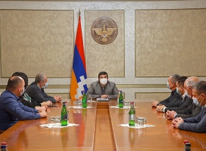 Араик Арутюнян встретился с представителями трех фракций НС
