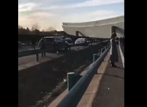 Չինաստանում կամուրջ է փլուզվել․ երեք բեռնատար է վայր ընկել․ կան զոհեր