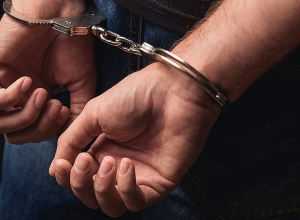 В Каджаране полицейские обезвредили вооруженных людей в масках: есть задержанные