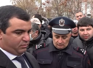 Լարված վիճակ Փարաքարում, երկու թեկնածուներ հայտարարում են հաղթանակի մասին․ Ուղիղ