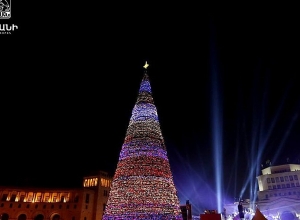 Այսօր երեկոյան կվառվեն երկրի գլխավոր տոնածառի լույսերը