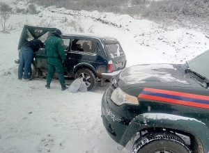 Փրկարարներ են աշխատում Կապան-Տաթև ճանապարհի Աղվանիի հատվածում տեղադրված տաքացման կետում