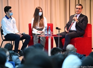 Արման Թաթոյանն այցելել է «Շիրակացու ճեմարան»