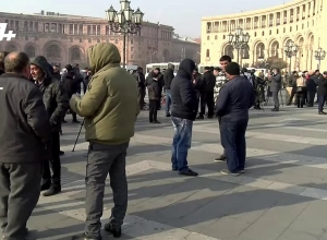 Արցախցիների բողոքի ակցիան՝ կառավարության շենքի մոտ․ ՈՒՂԻՂ