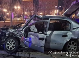 Երևանի Բեյրութի փողոցում ավտովթարի հետևանքով 1 մարդ զոհվել է, 2-ը՝ վիրավորվել