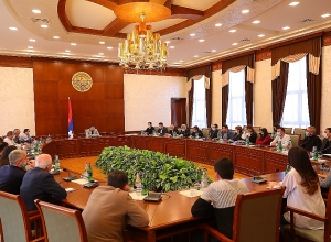 Սահմանադրության հնարավոր փոփոխություններ. ԱՀ Նախագահը հանդիպել է ՀԿ ներկայացուցիչների հետ