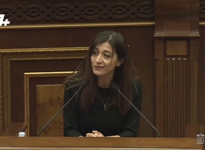 Քոչարյանն ասաց՝  Սիրադեղյանին հանեք, կամ ցրում եմ խորհրդարանը․ հիմա ժողովրդավարությունից եք խոսում