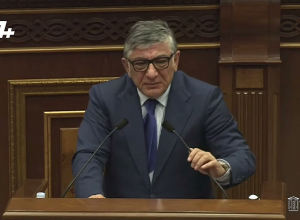 Պարոն Խաչատրյան, նստեք, բերել եմ․ Խաչատուր Սուքիասյան