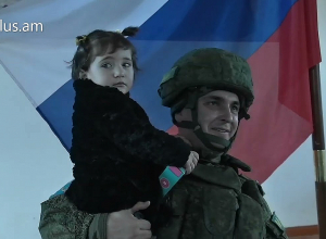 Миротворцы оказали гуманитарную помощь детям посёлка Кочогот НК