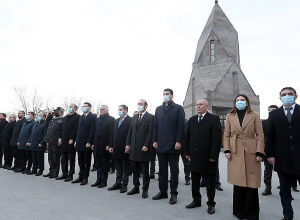 Сурен Папикян, Арарат Мирзоян и ряд официальных лиц почтили память в Ераблуре