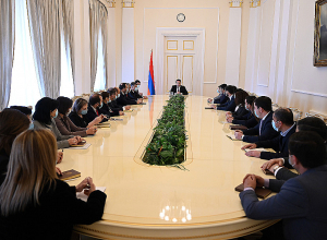 Ален Симонян, исполняющий обязанности президента республики, встретился с аппаратом президента