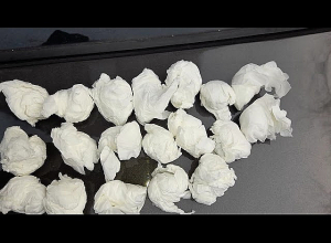 82 пакета наркотиков из автомобиля, 8 пакетов – из различных участков: обнаружение полиции Маштоца