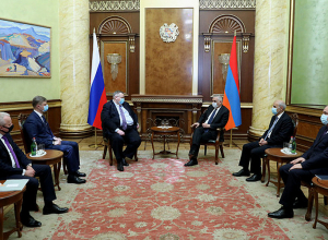 Встретились Мгер Григорян и вице-премьер РФ Алексей Оверчук