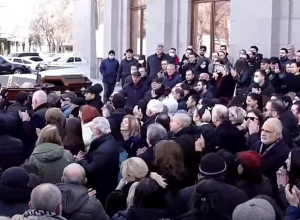 Հազարավոր քաղաքացիներ վերջին հրաժեշտը տվեցին Արթուր Գրիգորյանին