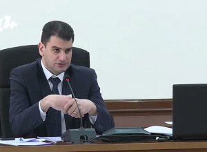 Աշխատողը  կոֆե է խմում, բամբասում, «սթորի» գցում․ մեկ ամսում գլոբալ փոփոխություններ են լինելու