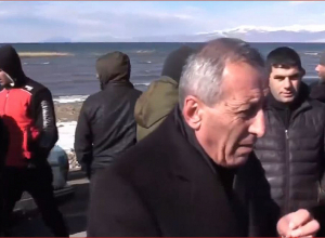 Ես Նիկոլի համար լիքը բաներ եմ արել, պառկել եմ ասֆալտին, բայց այսօր մեզ պետք է Ահարոն Խաչատրյանը․ քաղաքացի