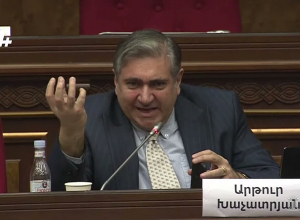 Это неуважение со стороны членов правительства: Артур Хачатрян