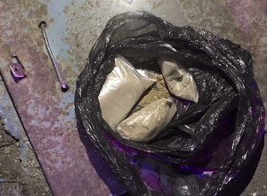 Полиция Эребуни обнаружила незаконно хранившееся оружие и наркотики