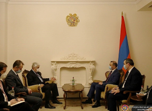 Армен Григорян принял заместителя секретаря СБ РФ Олега Храмова