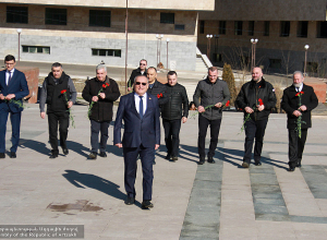 Ծաղկեպսակ է խոնարհվել Արցախյան և Հայրենական պատերազմներում զոհվածների հիշատակը  հավերժացնող հուշակոթողին