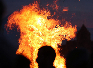 Խարույկներ Տրընդեզի առիթով