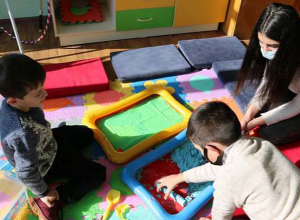 Այստեղ լավ է, բայց փոքրիկ Արսենը Ստեփանակերտ է ուզում՝ իրենց տունը, բակը, ընկերներին