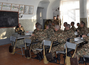 նորակոչիկ զինծառայողների հետ զորամասերում անցկացվում են տեսական և գործնական պարապմունքներ