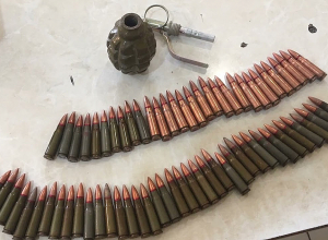 Группа лиц добровольно сдали нелегальное оружие и боеприпасы в полицейских участках