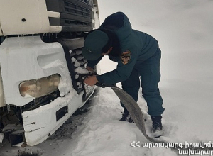 Տաթևի վանքի մոտ և այլ վայրերում 14 բեռնատար է արգելափակվել