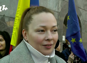 В Киеве сейчас паника, начался хаос. Ուկրաինայի քաղաքացիների ցույցը Ռուսաստանի դեսպանատան  դիմաց