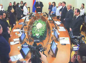 Депутаты почтили минутой молчания память жертв Сумгаита