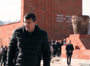 Արայիկ Հարությունյանը հարգանքի տուրք է մատուցել Սումգայիթի ջարդերի զոհերի հիշատակին