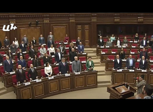 Депутаты почтили память жертв 1 Марта минутой молчания