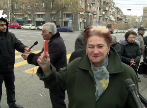 Читайте завидуйте я гражданин..... акция возле посольства России