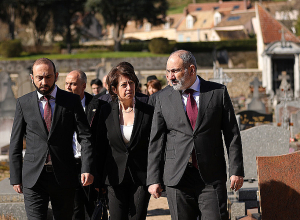 Նիկոլ Փաշինյանը հարգանքի տուրք է մատուցել Շառլ Ազնավուրի հիշատակին