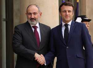 В Елисейском дворце состоялась встреча премьера Пашиняна и президента Макрона
