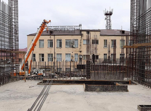 Արցախում շարունակվում են բազմաֆունկցիոնալ շենքի կառուցման աշխատանքները