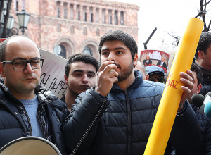 Мы трясём газовую трубу, нет уважаемое правительство: участник акции