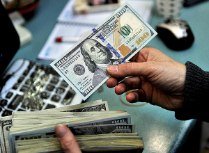 Запрещен вывоз из РФ наличной валюты, превышающей 10 000 $ США