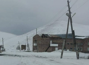 Ուժեղ քամուց ավերածություններ են տեղի ունեցել Շիրակում