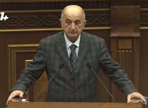 Մի՛ ընդհատի․ դուք ռևանշիստ եք․ վեճ՝ Վիգեն Խաչատրյանի և Գեղամ Նազարյանի միջև